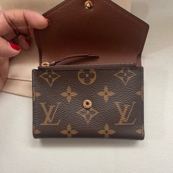 Louis Vuitton Victorine Wallet - Picture 3 of 9